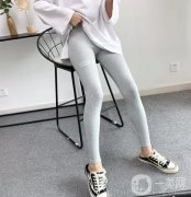 踩腳打底褲與短襪的時尚搭配方法