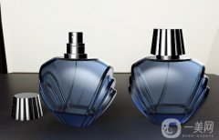 香水包裝的演變：從玻璃瓶到現(xiàn)代硬質塑料瓶