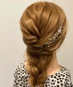 瀑布辮、拳擊辮、三股辮、半丸子頭：簡單又好看的編發(fā)發(fā)型推薦