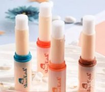 解密保濕唇膏與滋潤(rùn)唇膏：功效與選擇的藝術(shù)