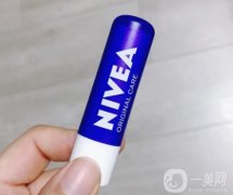 保濕唇膏排行榜前十名：滋潤(rùn)雙唇，綻放自信笑容