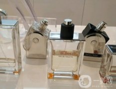 Costume National塞安斯：意大利流行風(fēng)尚的獨(dú)特詮釋