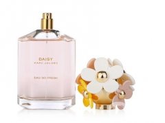 圣誕佳節(jié)，愛(ài)的禮贊——四款香水引領(lǐng)溫馨夢(mèng)幻