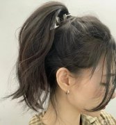 秋日穿搭與發(fā)型：高馬尾與時尚的結(jié)合