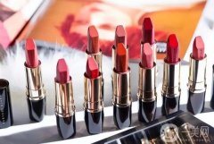 護(hù)膚彩妝回顧：從焦慮到接納，我們?cè)谧非竺赖穆飞喜粩嗲靶?></a>
                            <div   id=