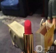紅色系口紅：經(jīng)典與新潮的碰撞，總有一抹紅適合你