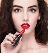 選對唇色，打造唇妝——冷暖膚色與唇色的搭配指南