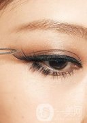 歐陽娜娜閃耀2018春夏時裝周：時尚資源逆天，妝容清新少女范兒