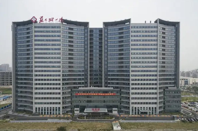 蘇州口腔科公立醫(yī)院排名：蘇大附屬醫(yī)院、市人民醫(yī)院等，這些醫(yī)院技術(shù)實力更